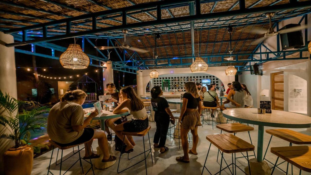 Mad Monkey Panglao 호스텔 외부 사진