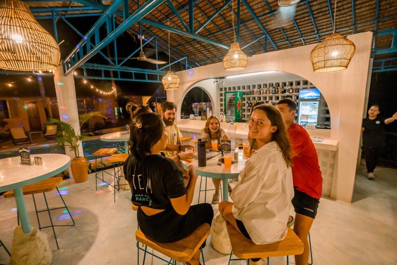Mad Monkey Panglao 호스텔 외부 사진