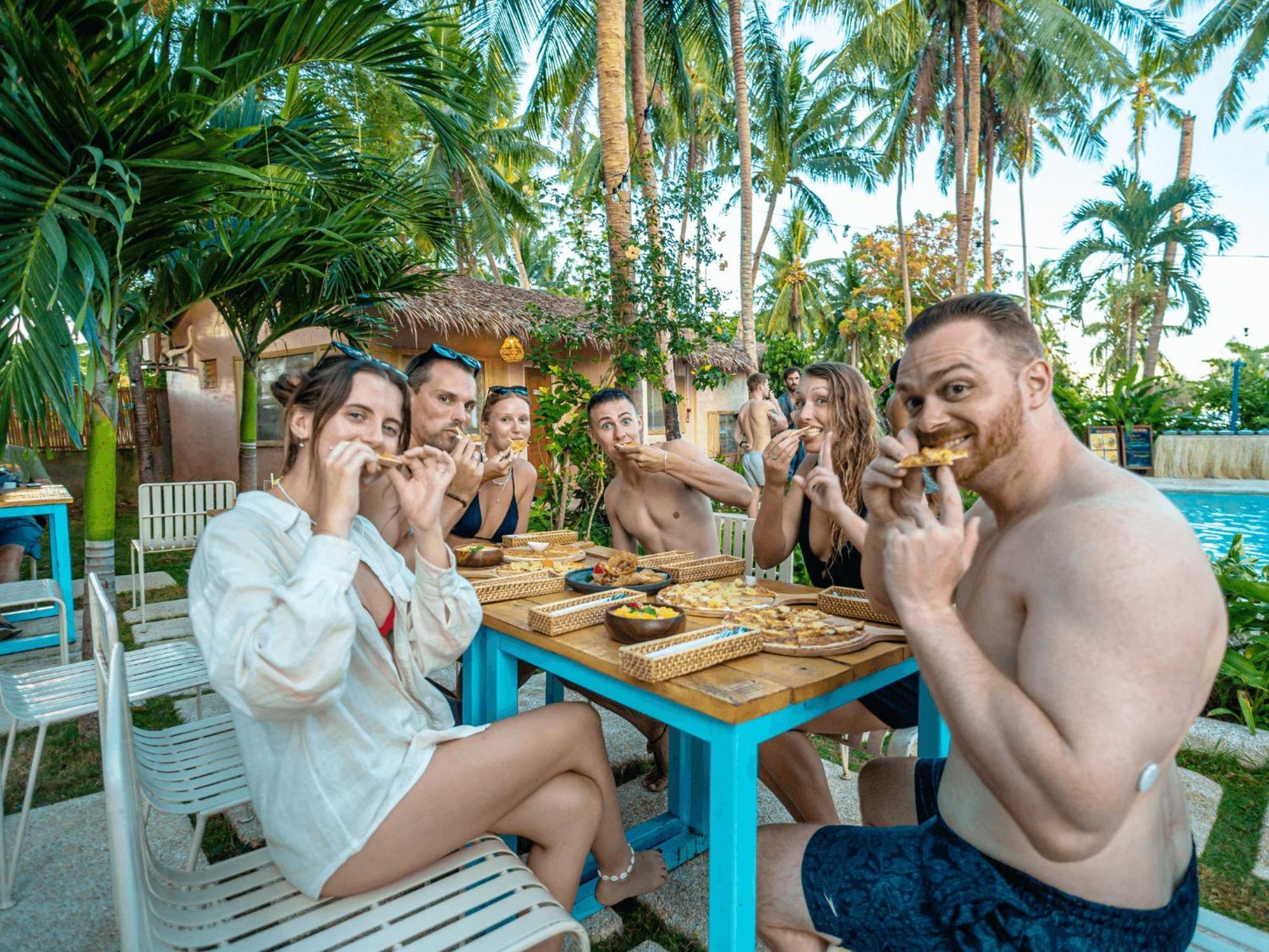Mad Monkey Panglao 호스텔 외부 사진