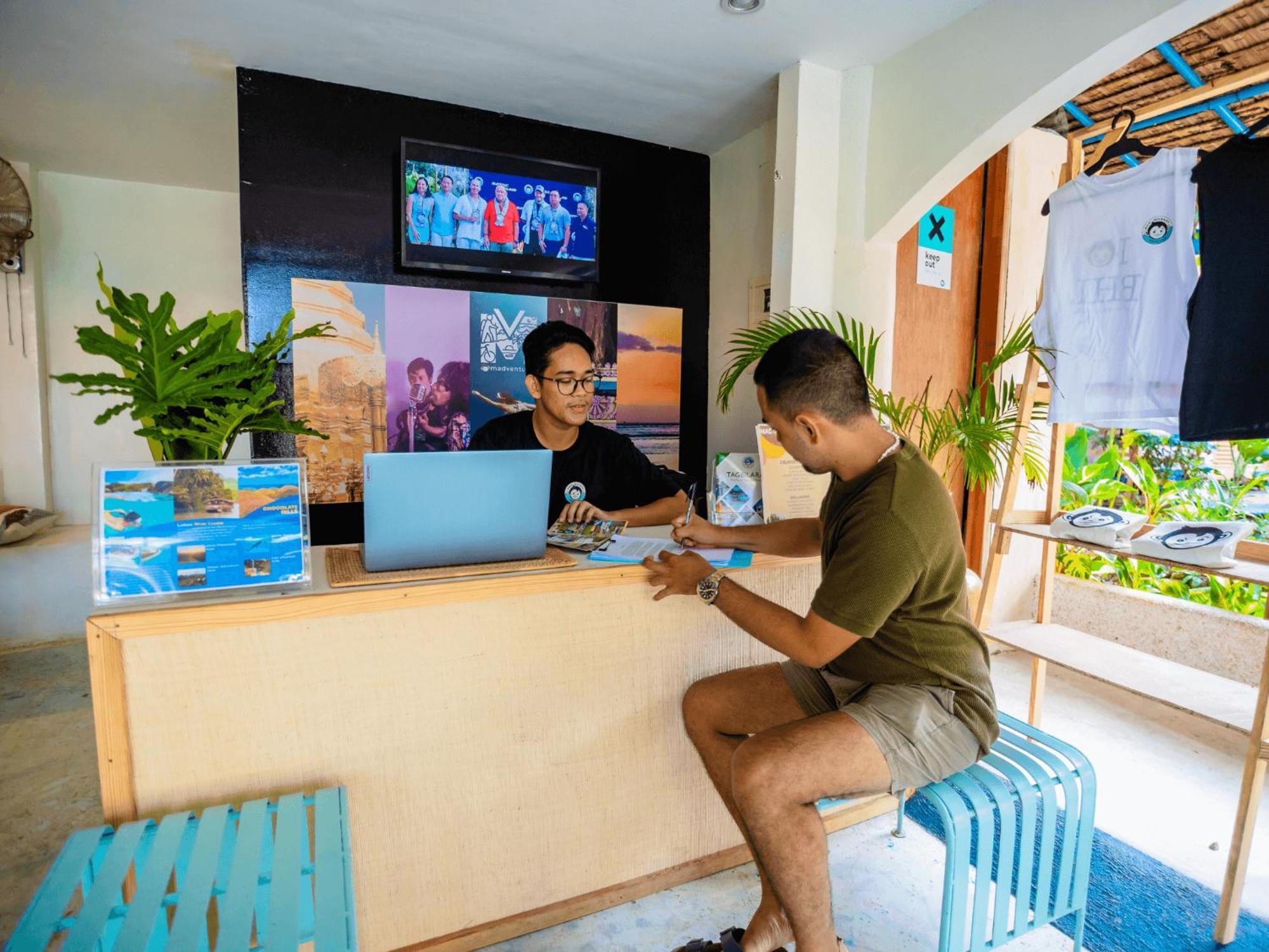 Mad Monkey Panglao 호스텔 외부 사진